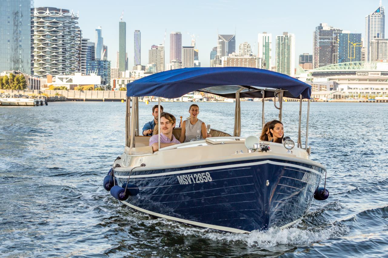 Melbourne Boat Hire on the Yarra River